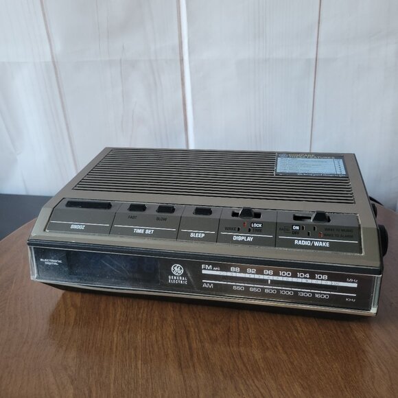 Vintage Woodgrain GE General Electric AM/FM Digital Electronic Clock Radio